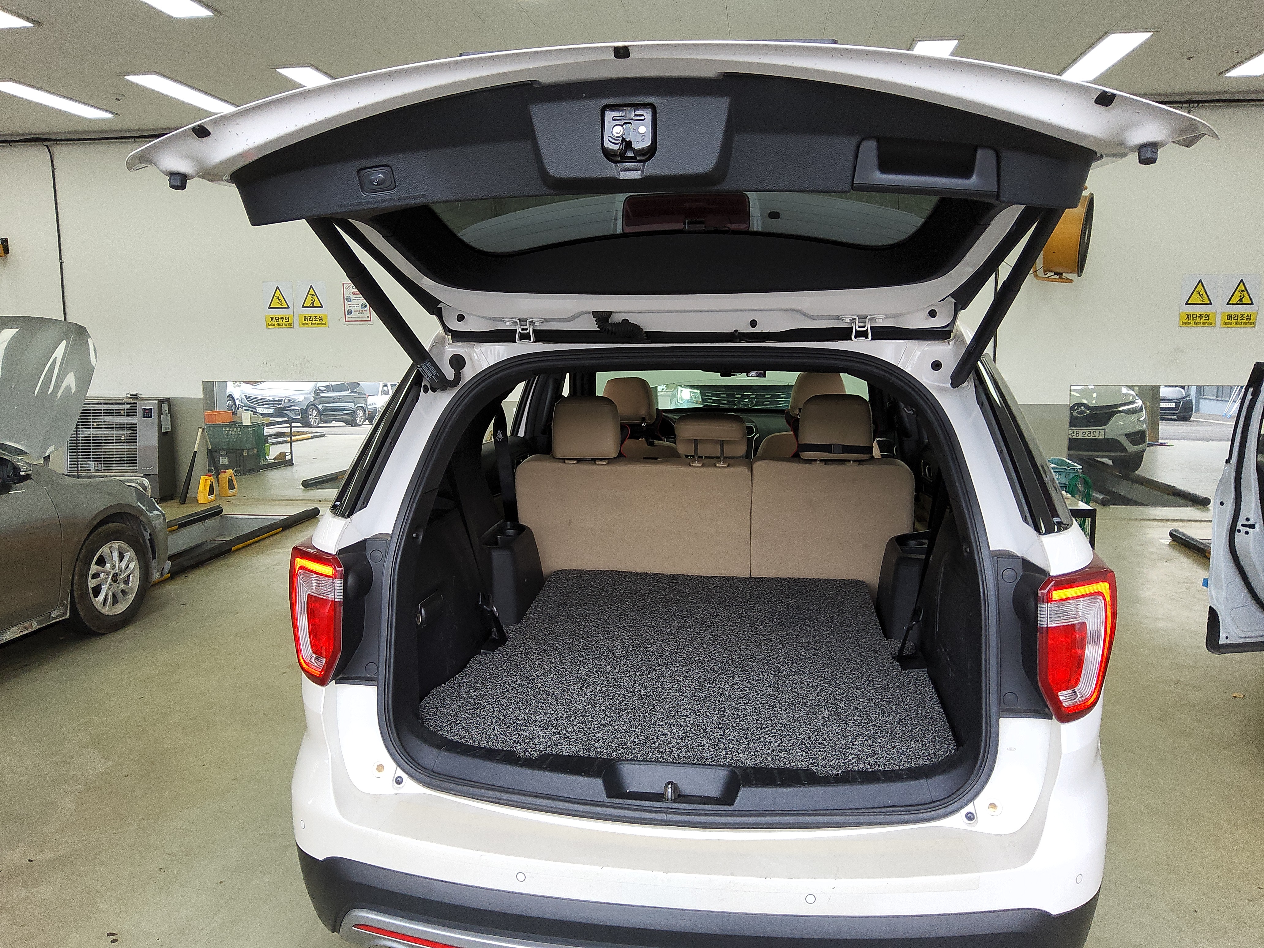 2017 - Ford Explorer