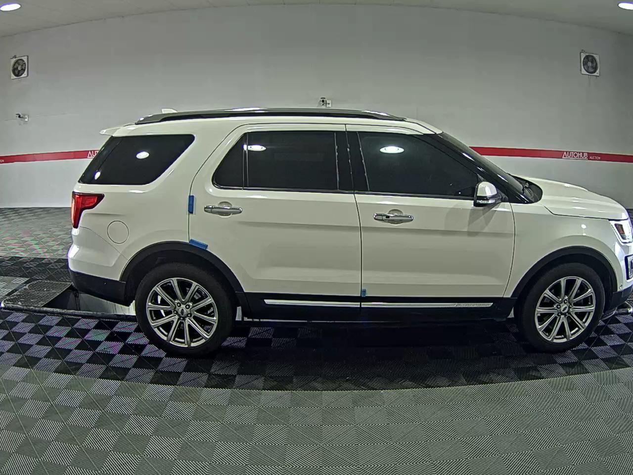 2017 - Ford Explorer