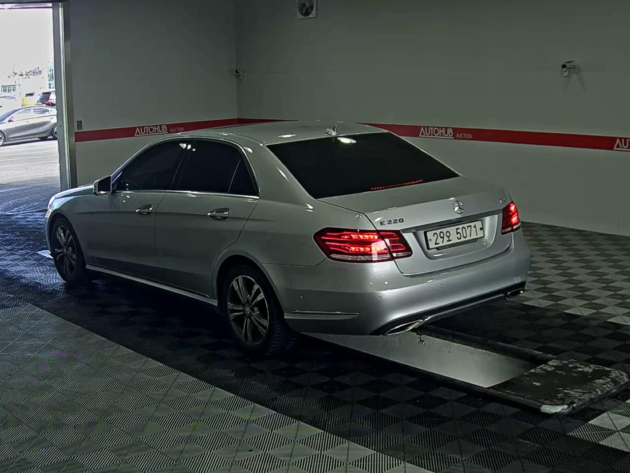 2014 - Mercedes-Benz E220