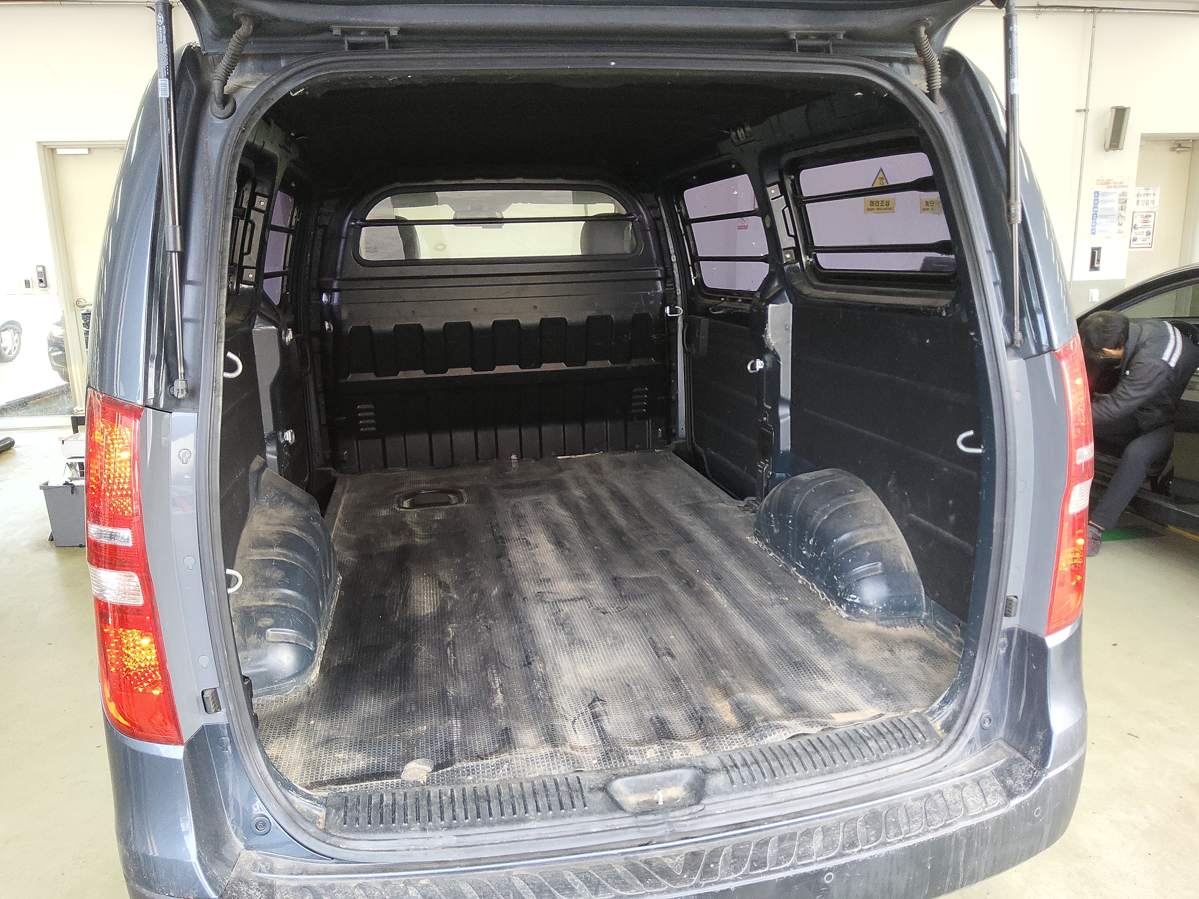 2017 - Hyundai Grand Starex