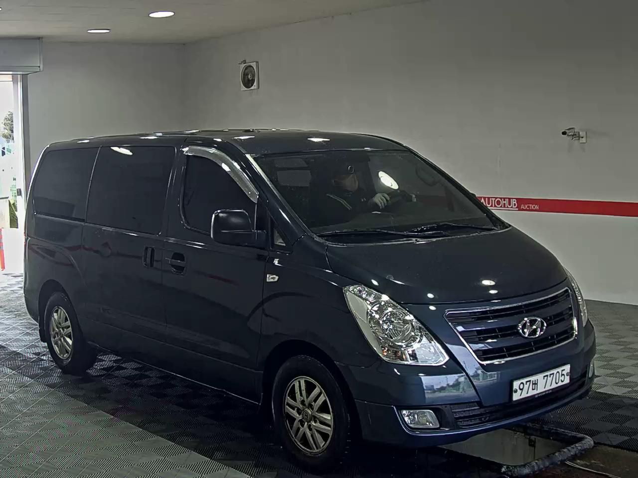 2017 - Hyundai Grand Starex