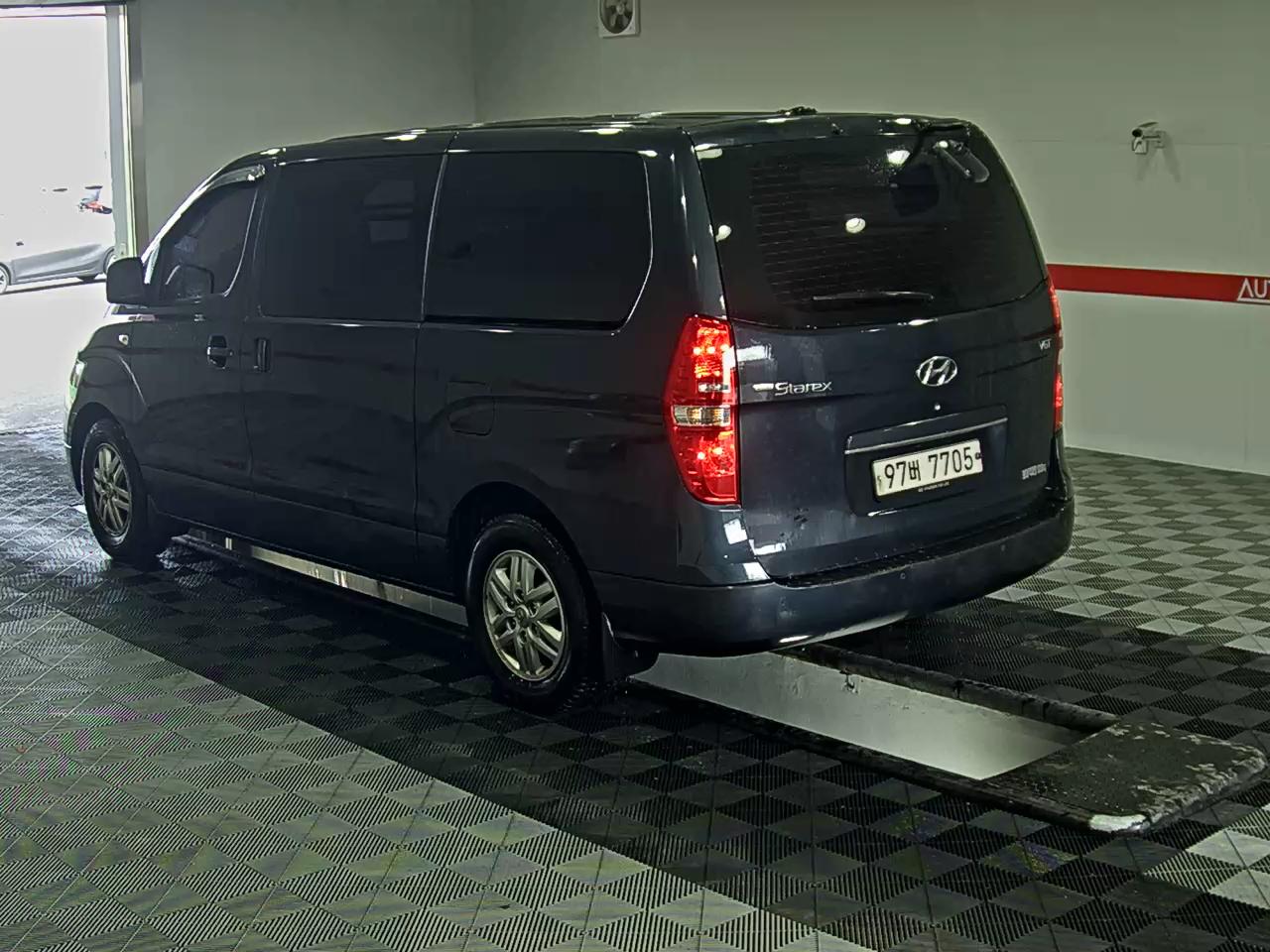 2017 - Hyundai Grand Starex