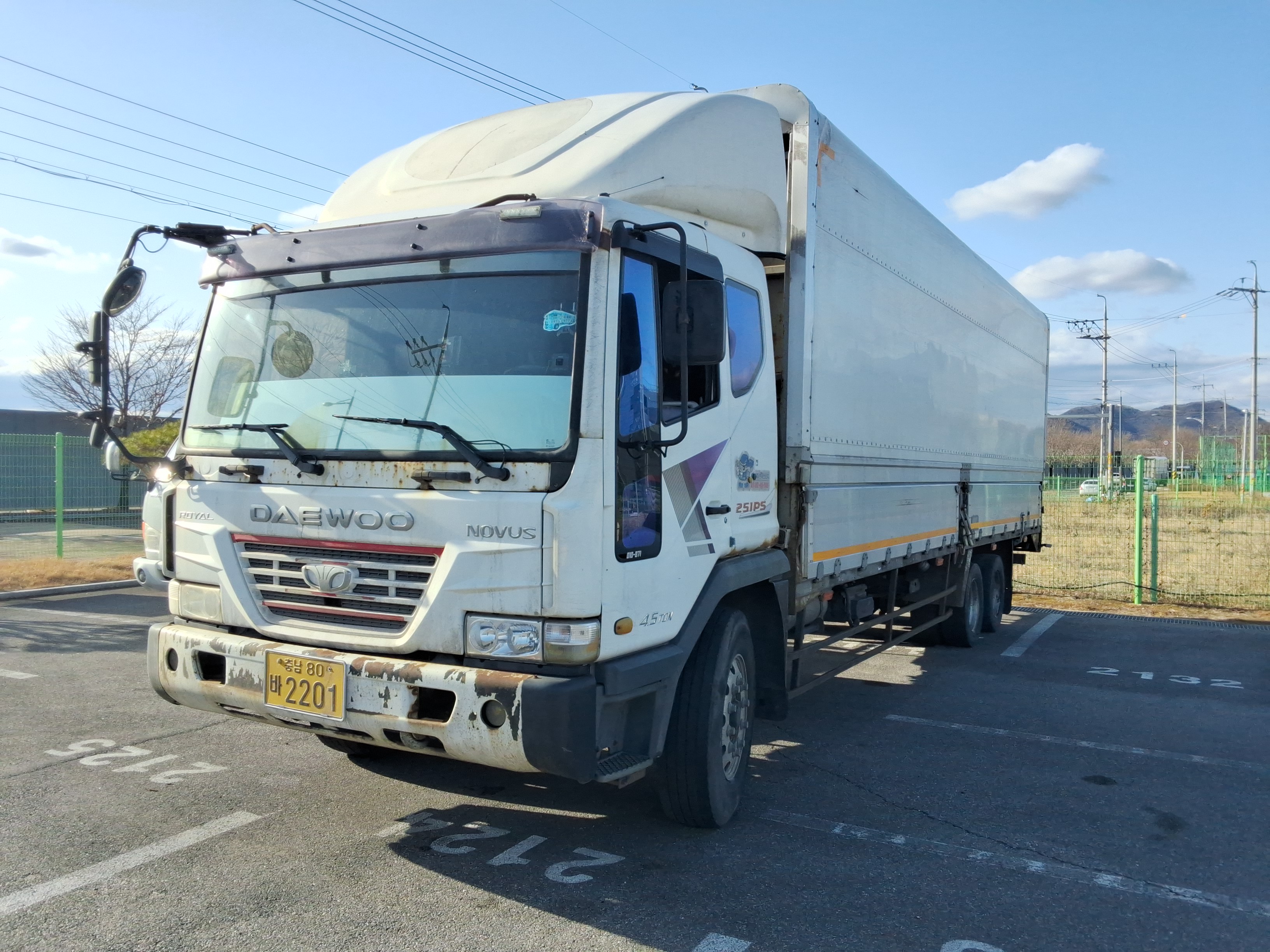 타타대우 노부스 중형트럭 4.5톤 카고(화물)트럭 로얄