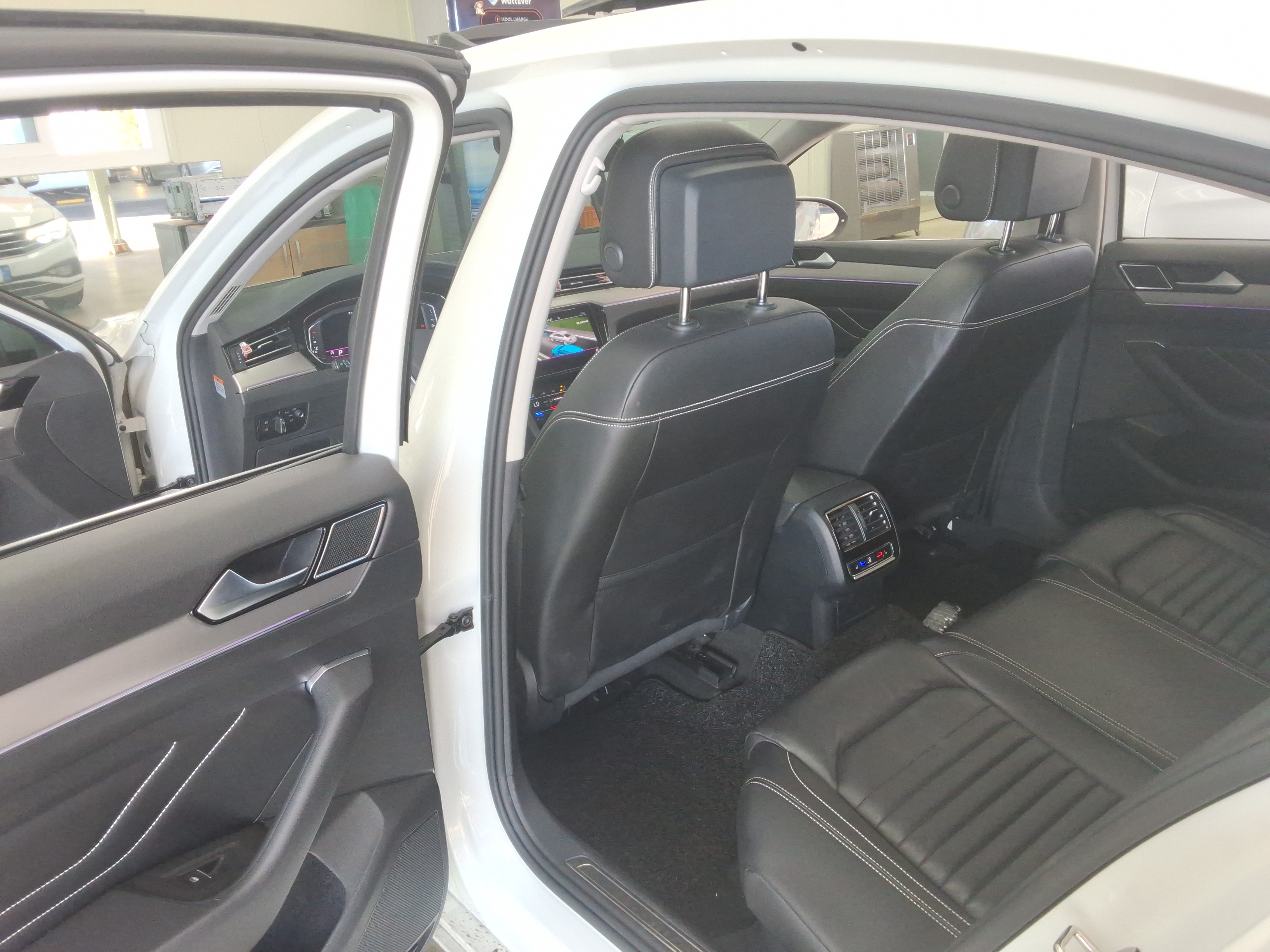 2022 - Volkswagen Passat