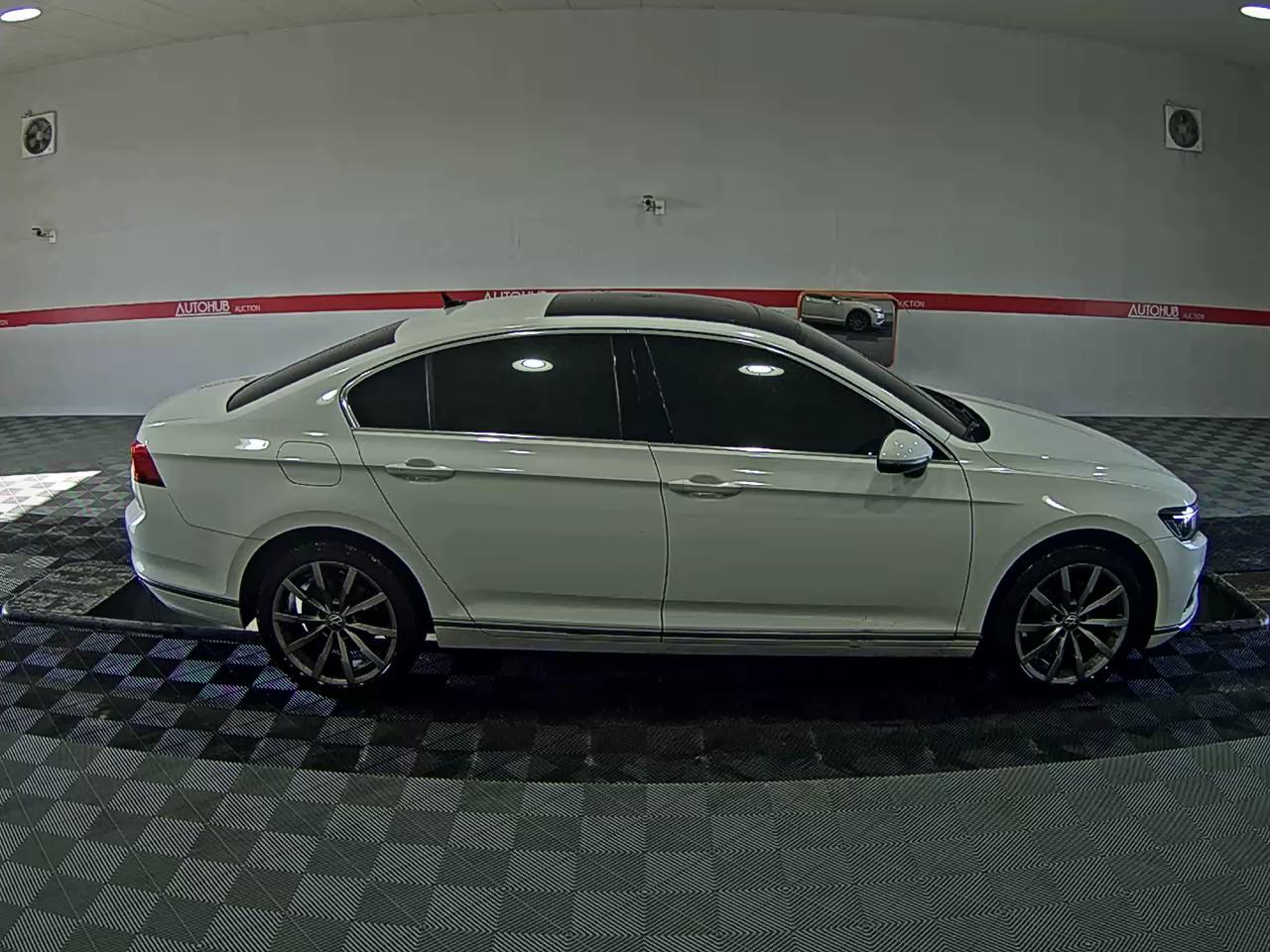 2022 - Volkswagen Passat