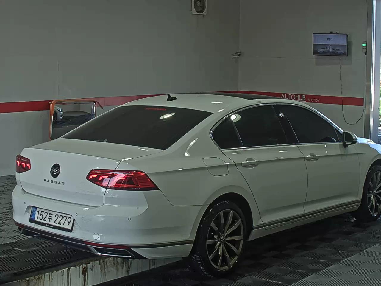 2022 - Volkswagen Passat
