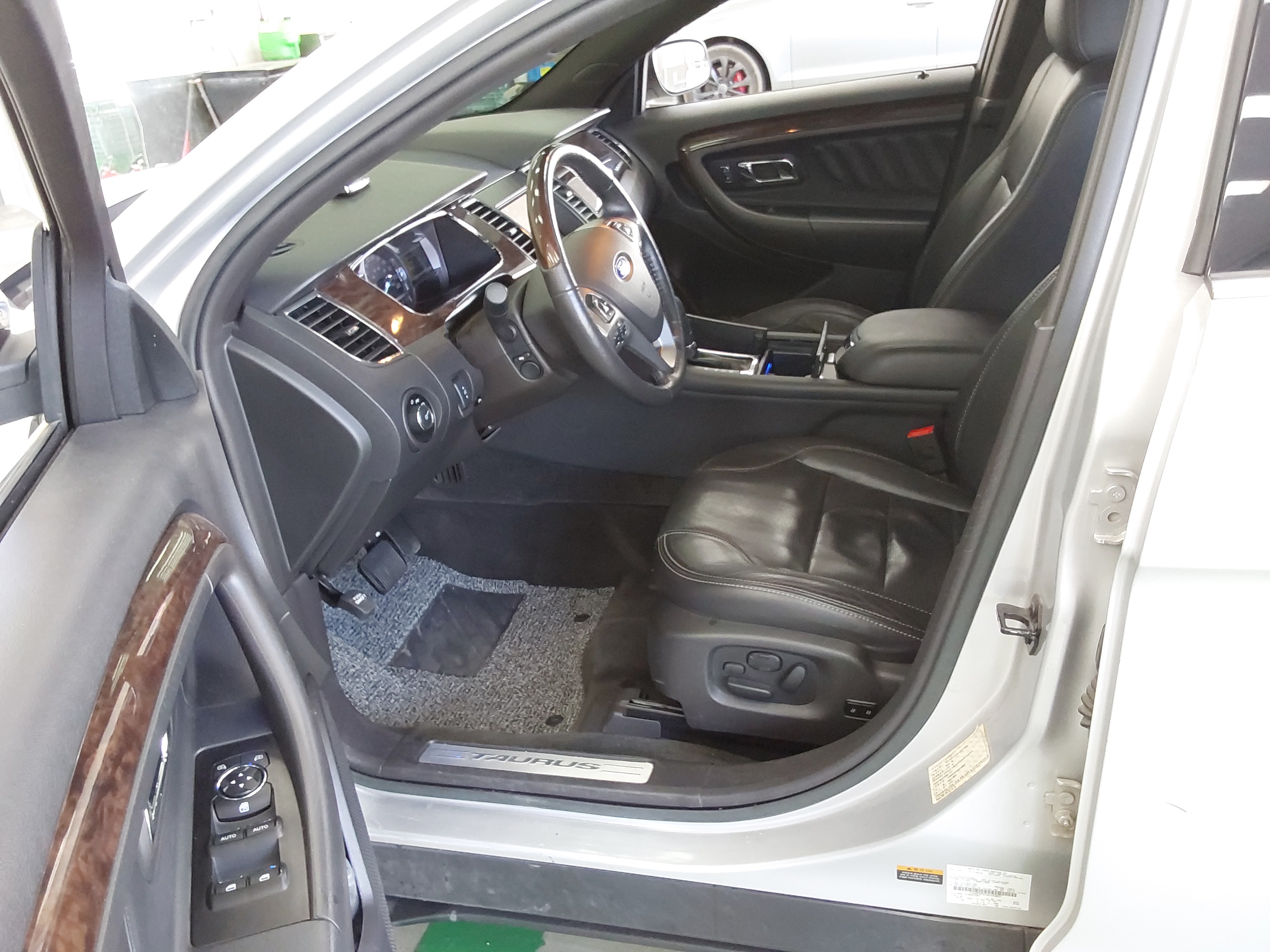 2016 - Ford New Taurus