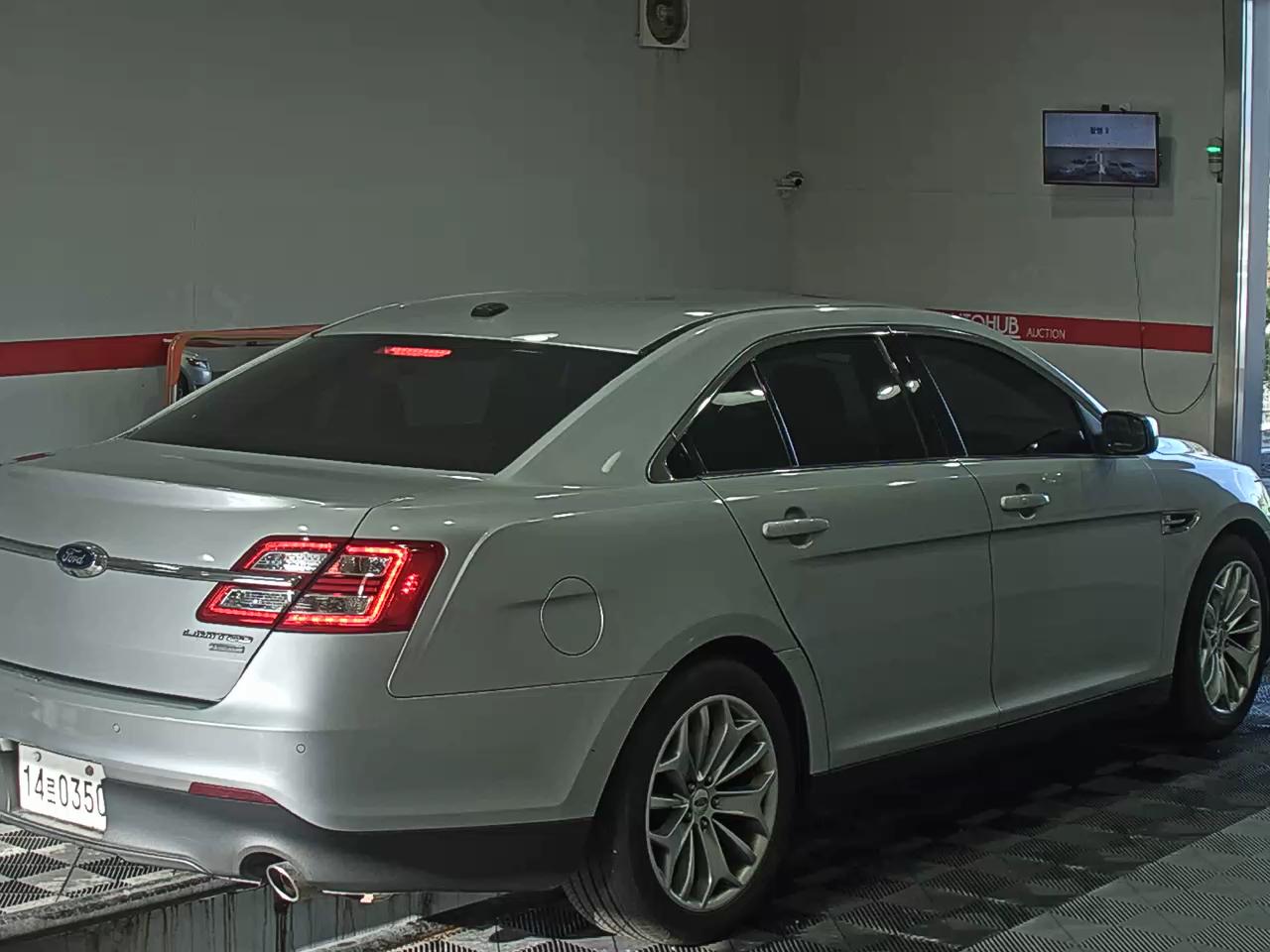 2016 - Ford New Taurus