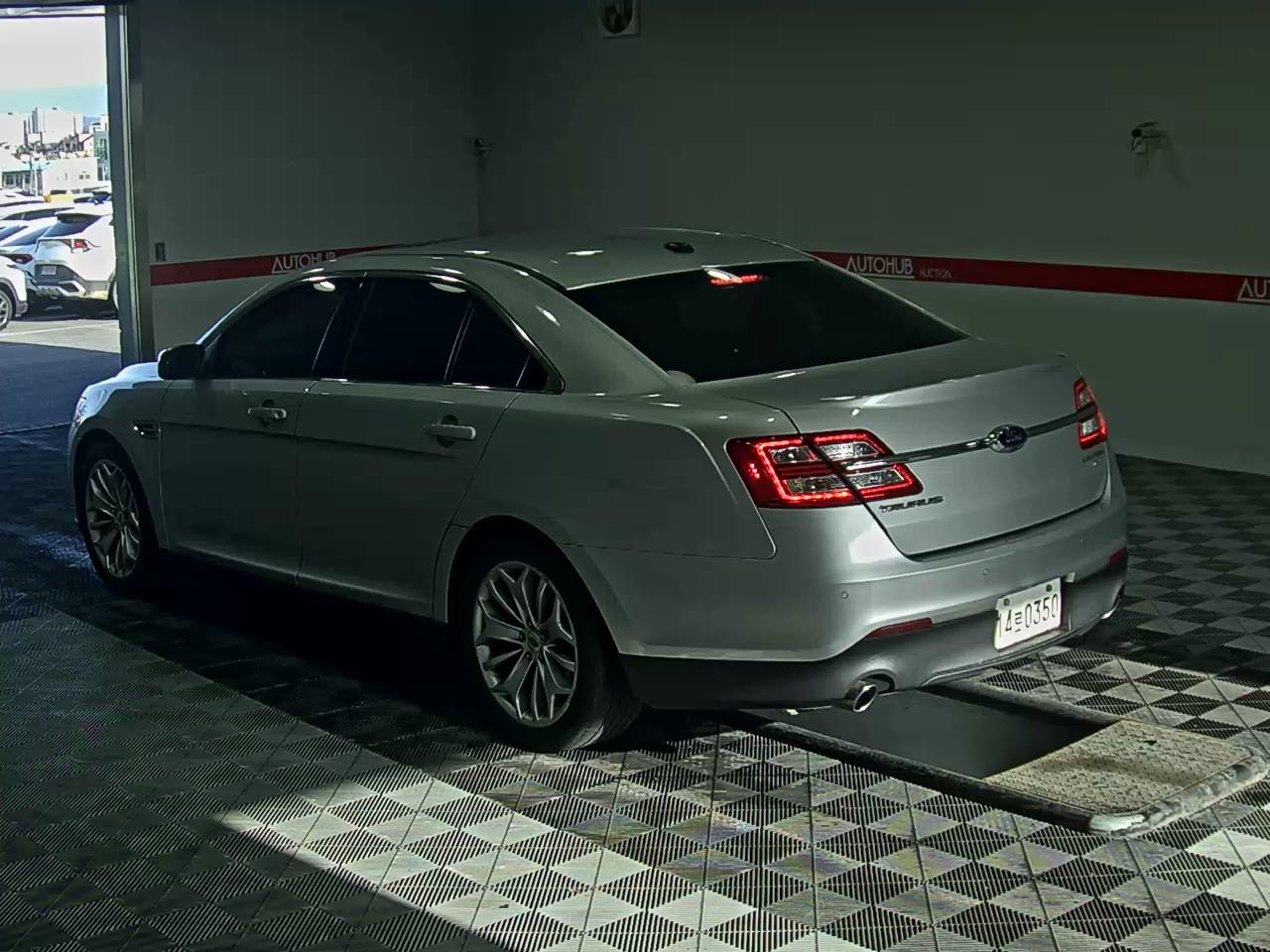 2016 - Ford New Taurus