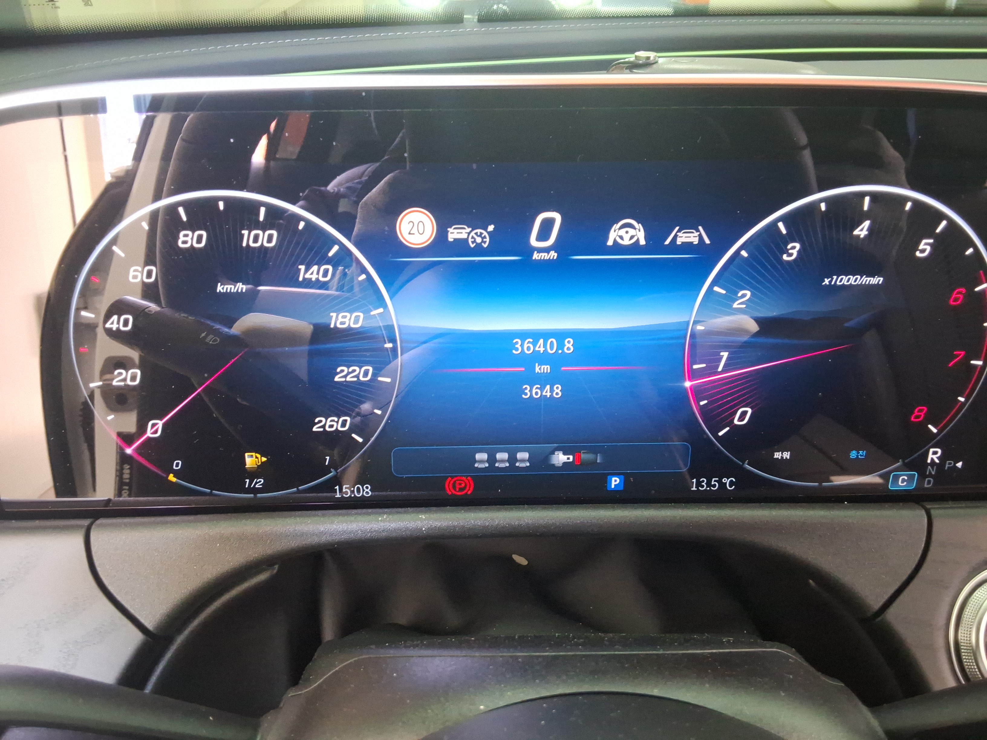 2025 - Mercedes-Benz E200