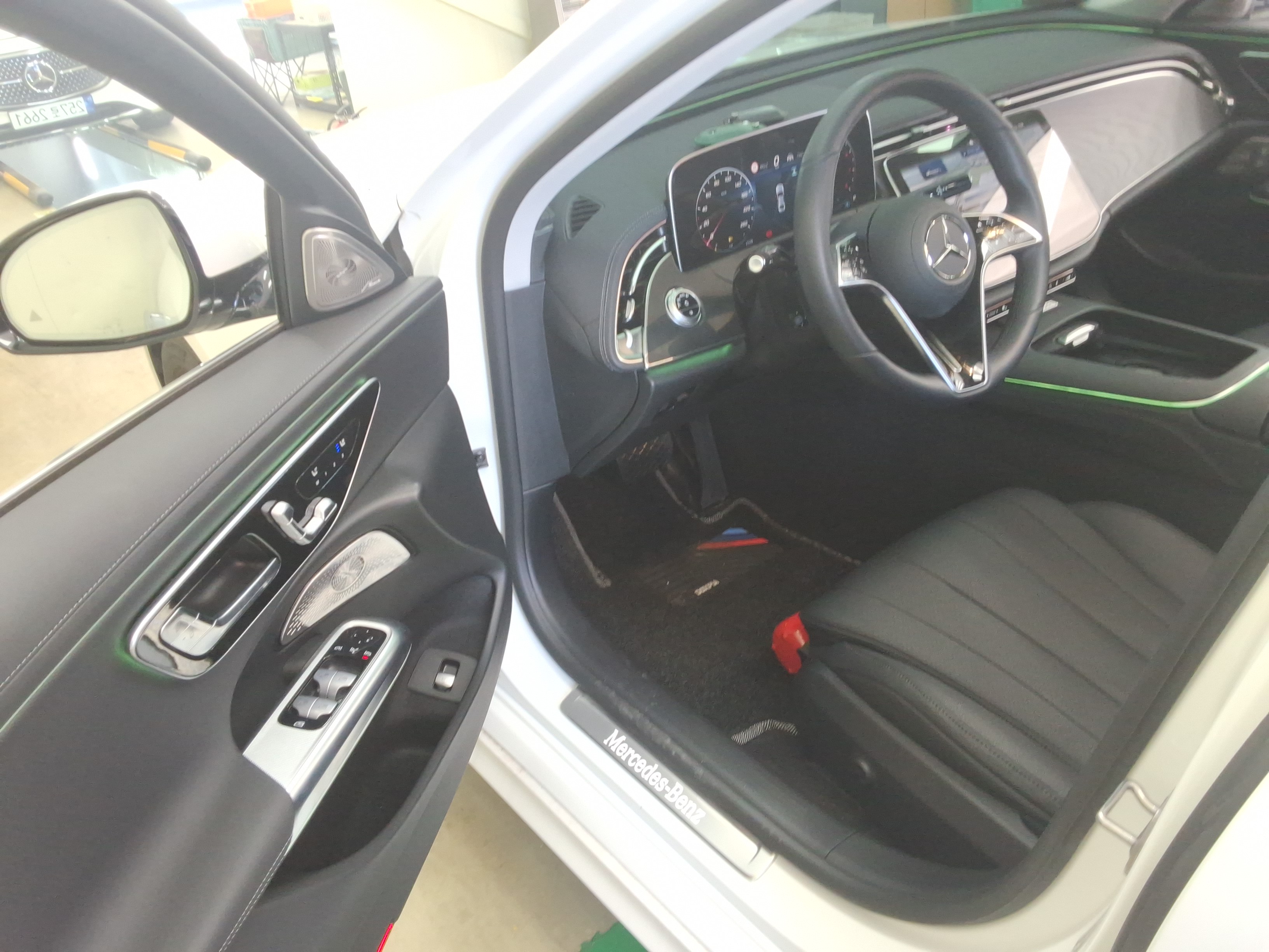 2025 - Mercedes-Benz E200