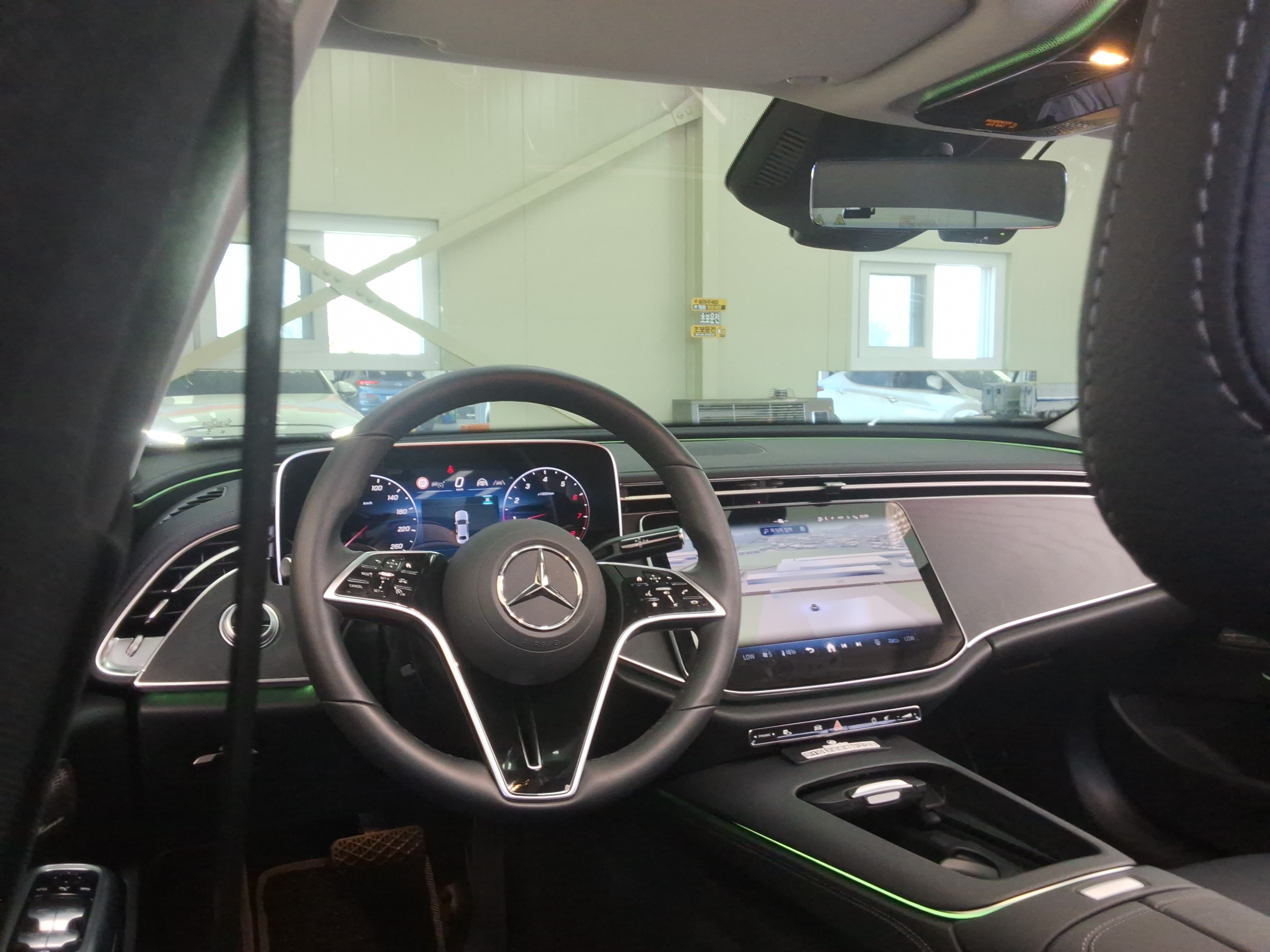 2025 - Mercedes-Benz E200