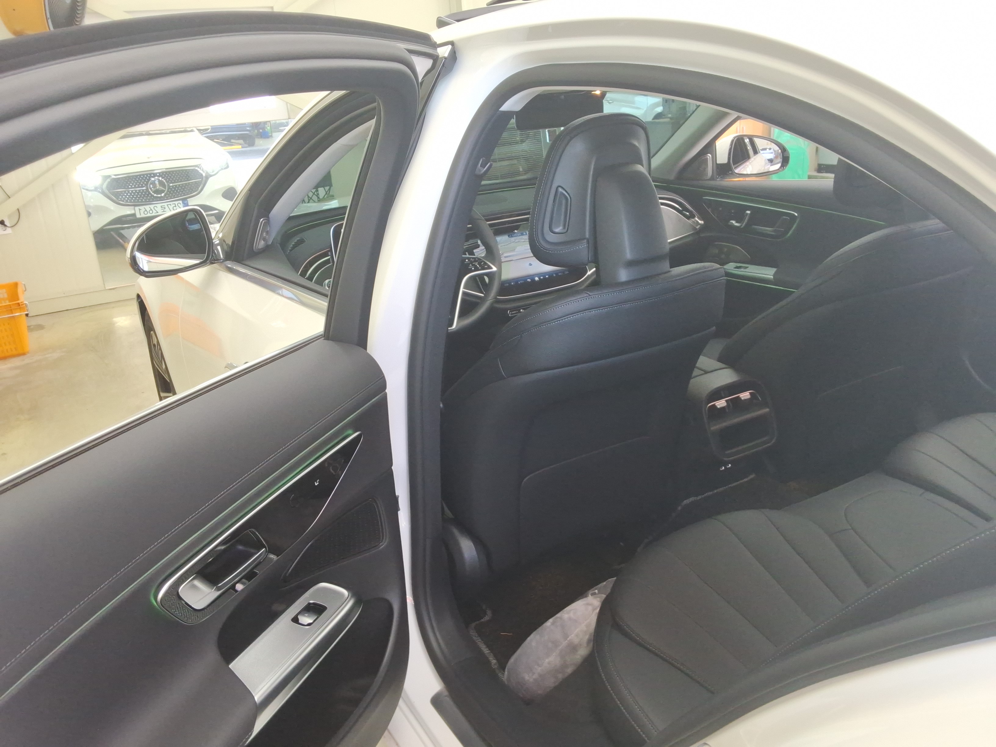 2025 - Mercedes-Benz E200