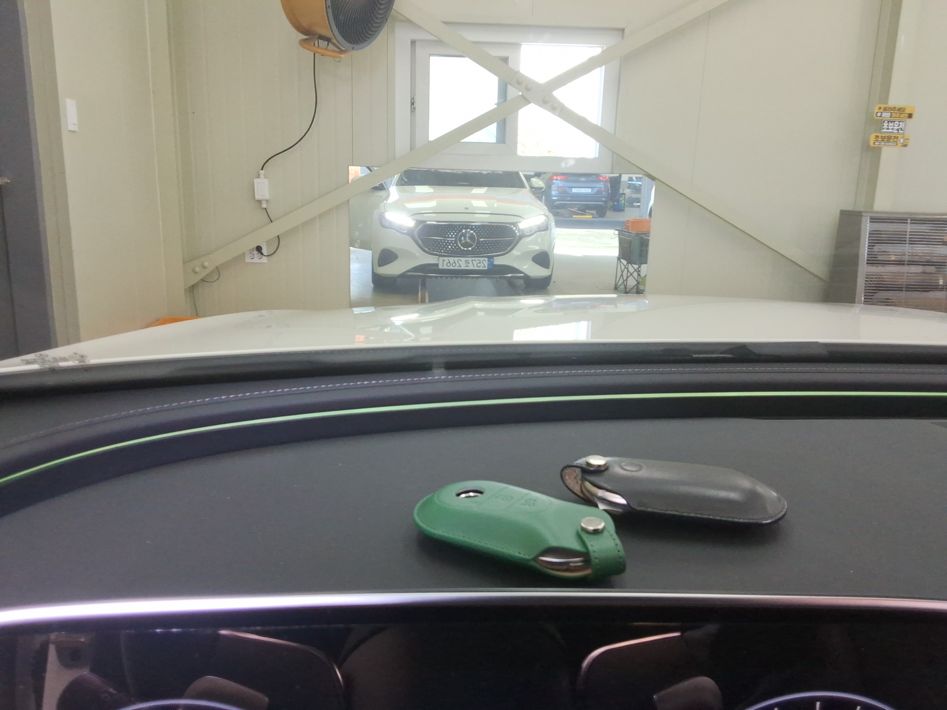 2025 - Mercedes-Benz E200