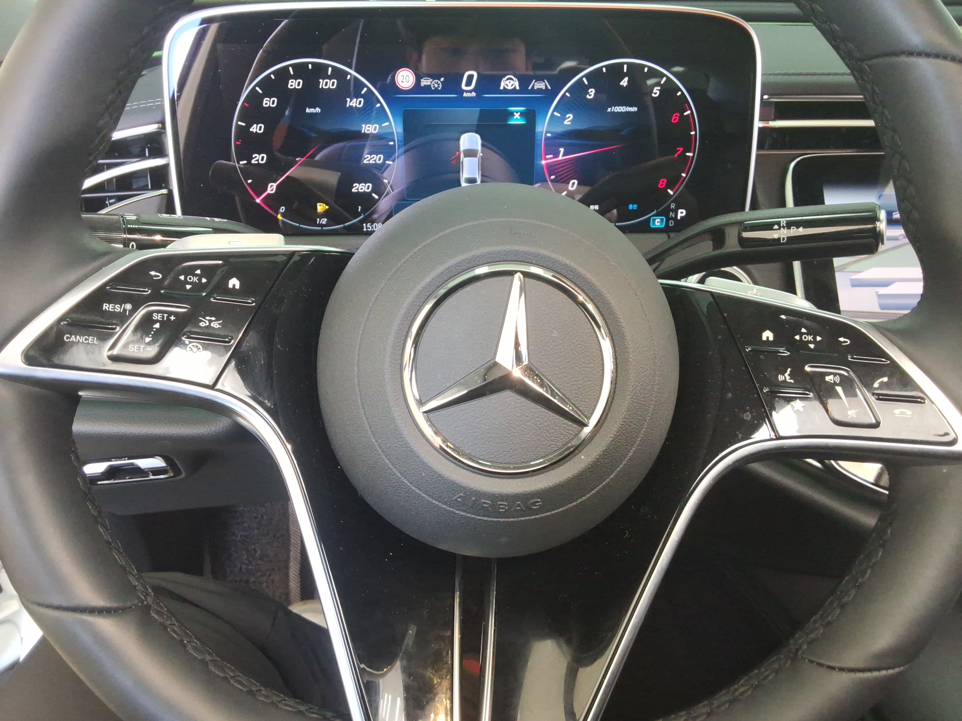 2025 - Mercedes-Benz E200