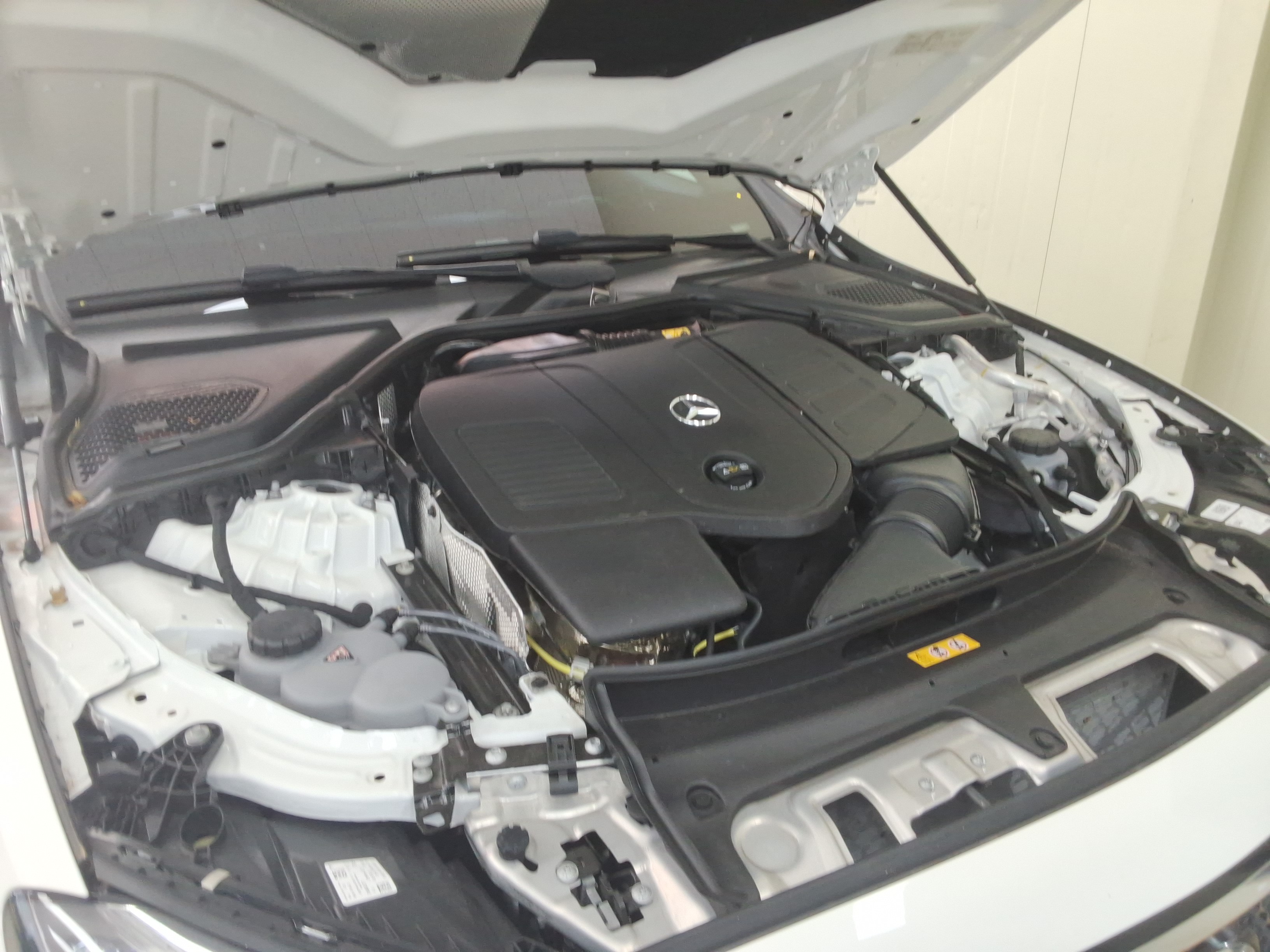 2025 - Mercedes-Benz E200