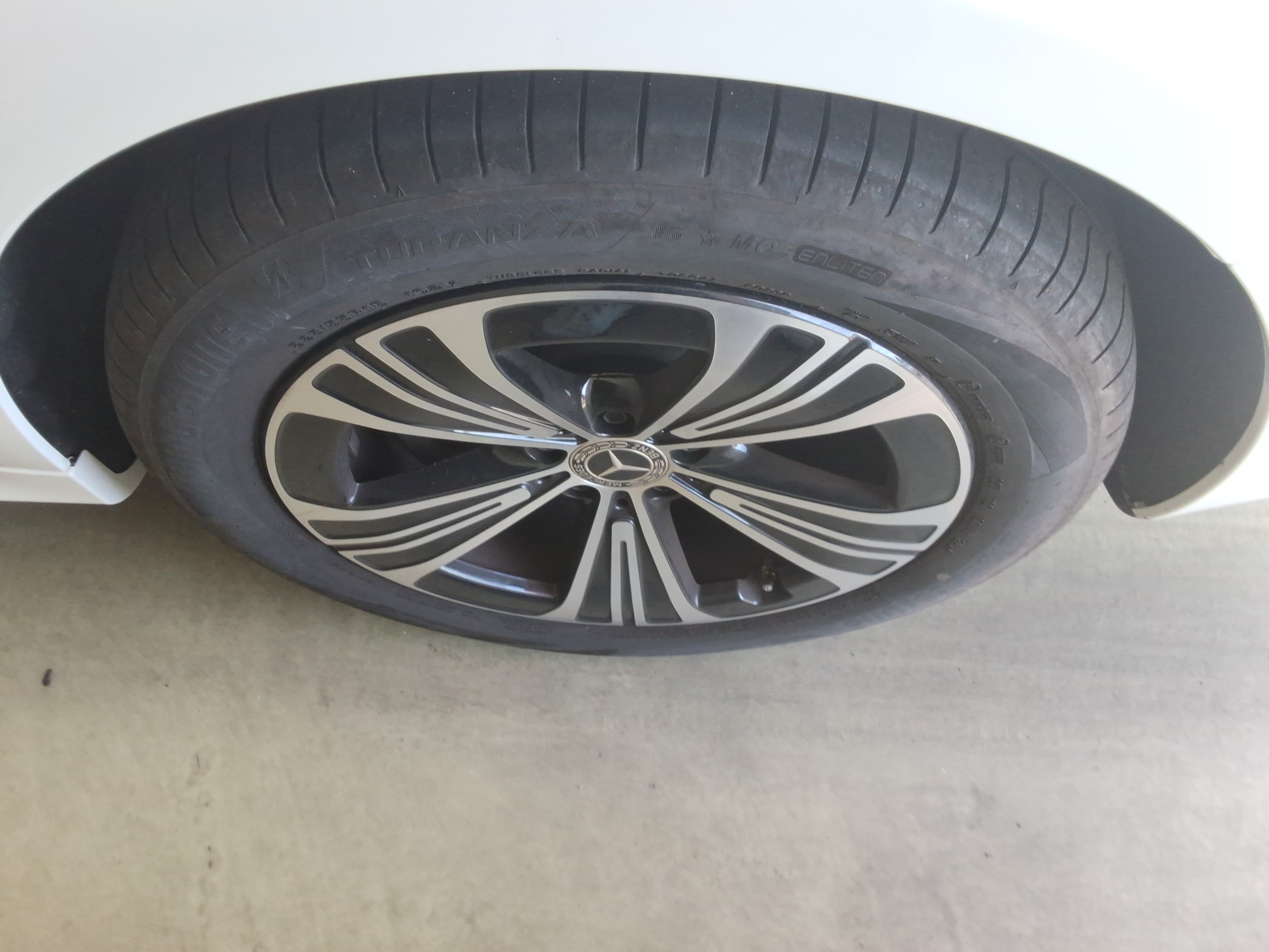 2025 - Mercedes-Benz E200