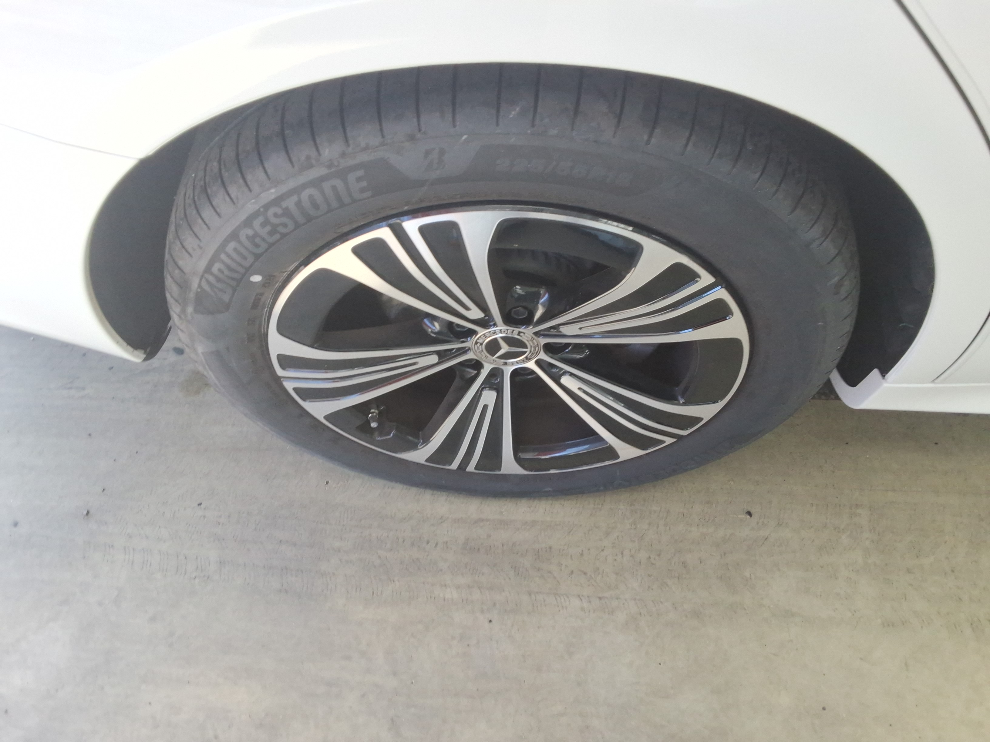 2025 - Mercedes-Benz E200