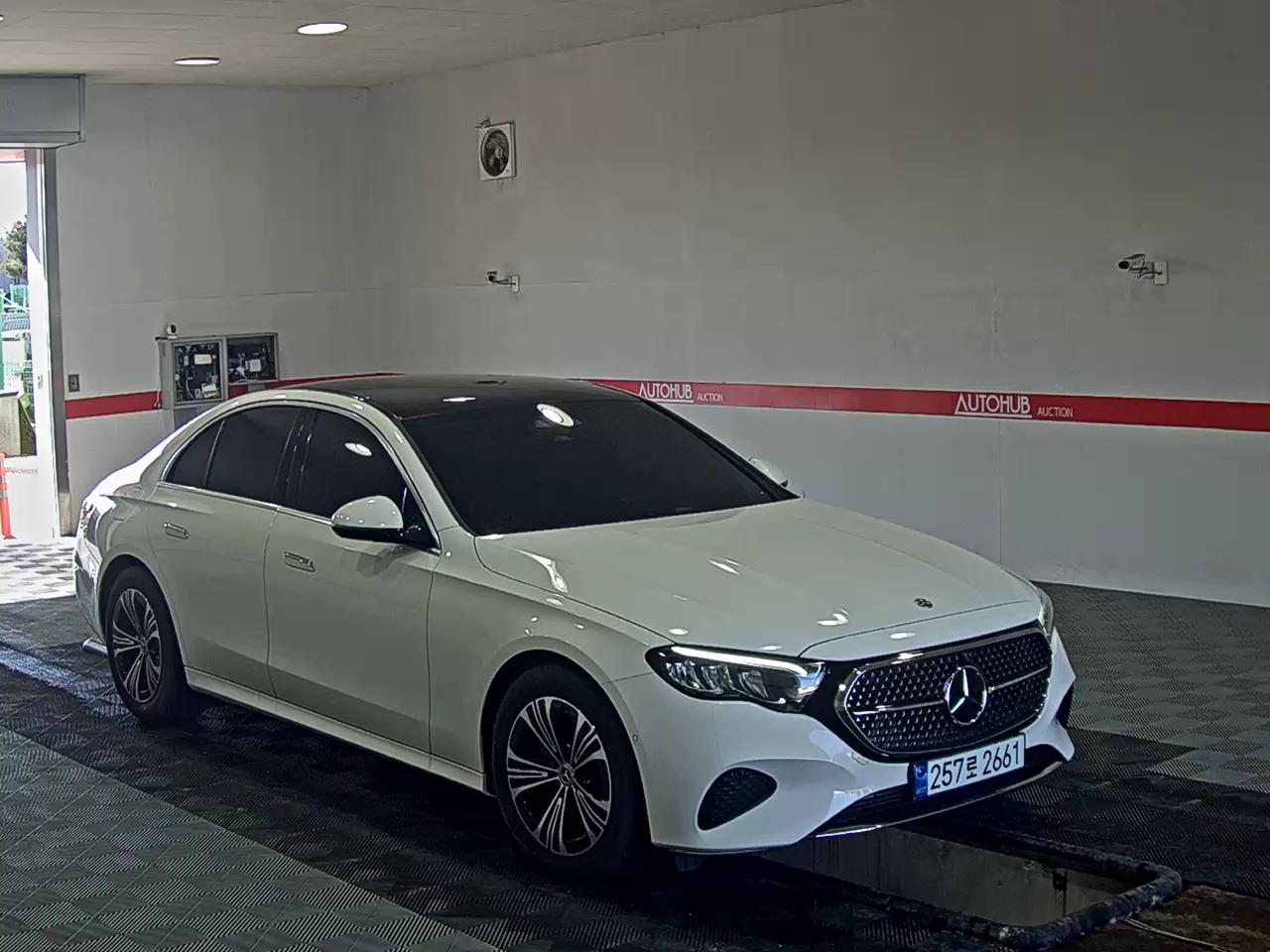 2025 - Mercedes-Benz E200