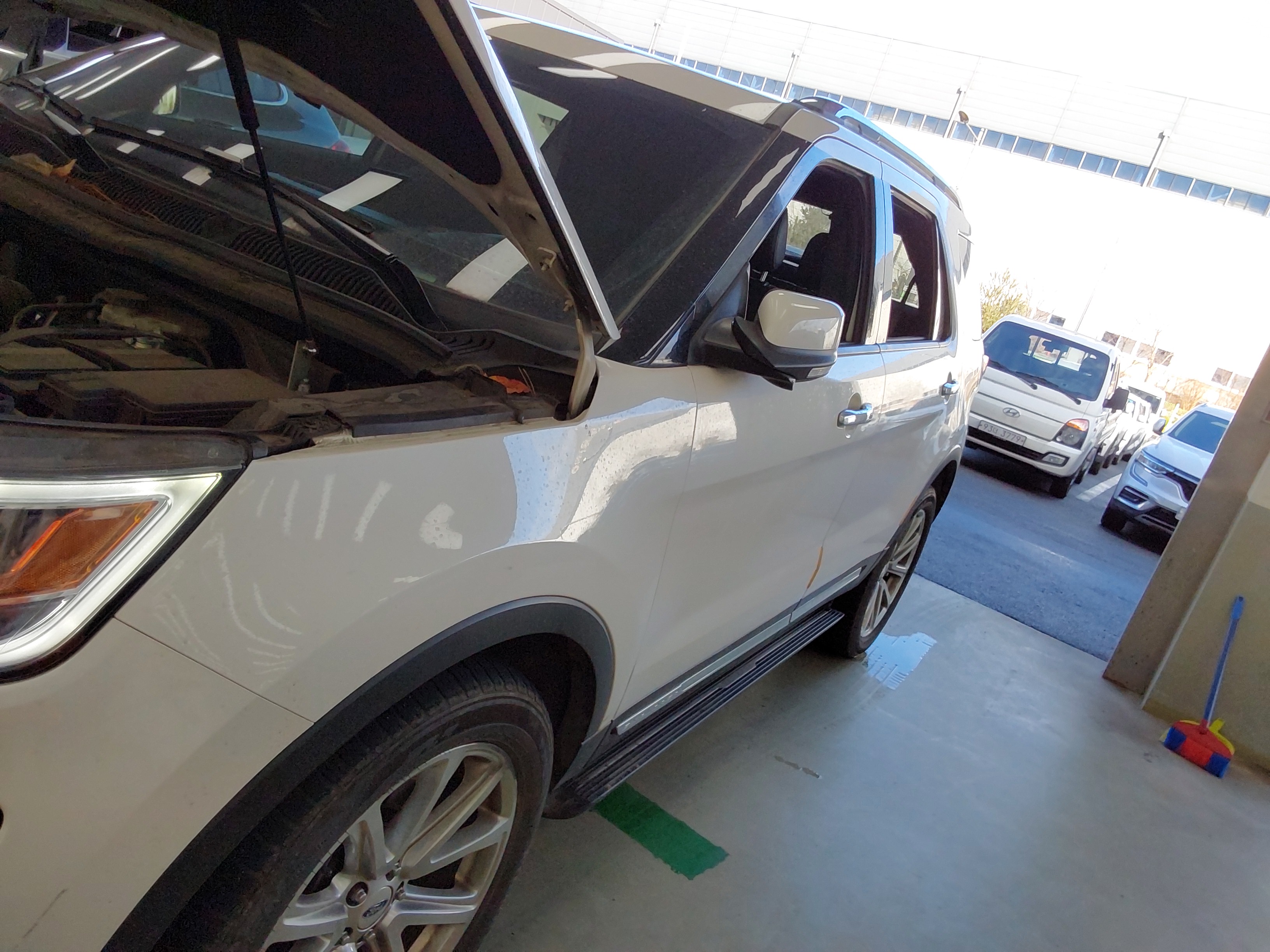 2016 - Ford Explorer