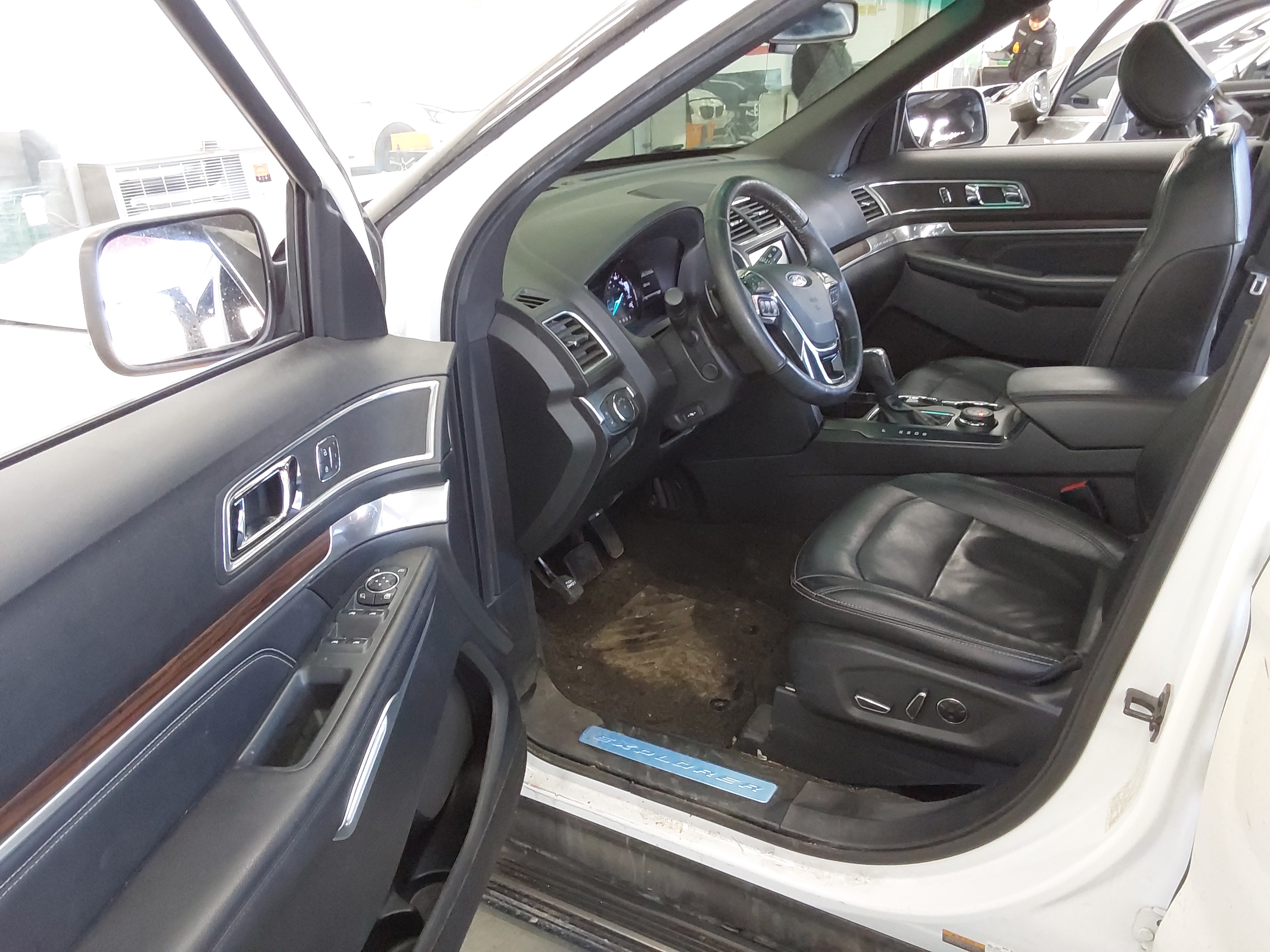 2016 - Ford Explorer