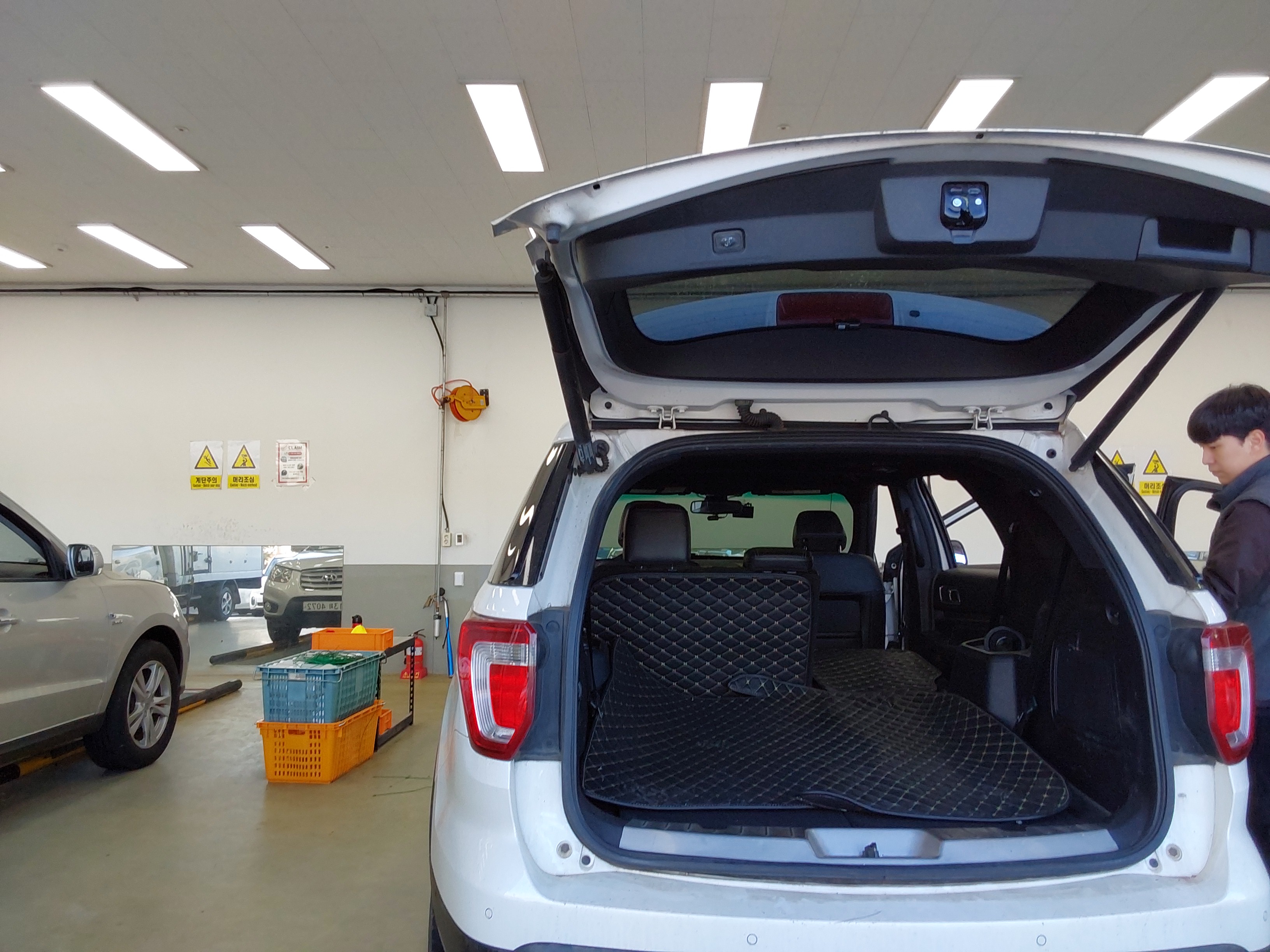 2016 - Ford Explorer