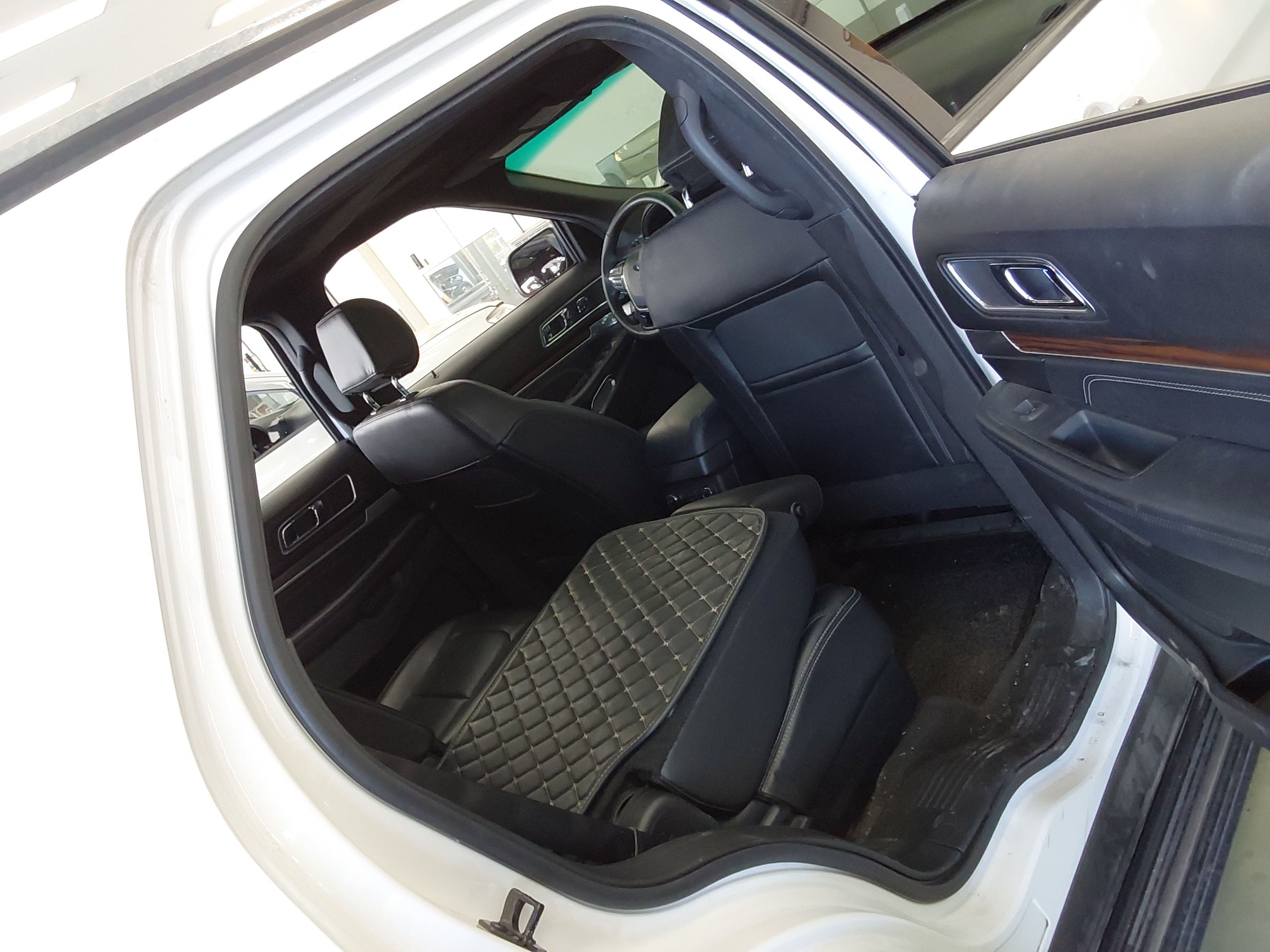 2016 - Ford Explorer