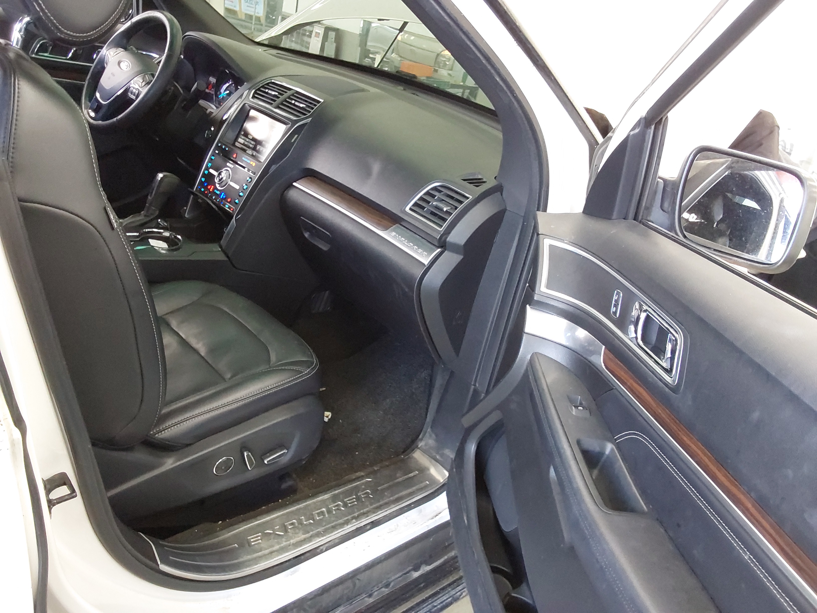 2016 - Ford Explorer