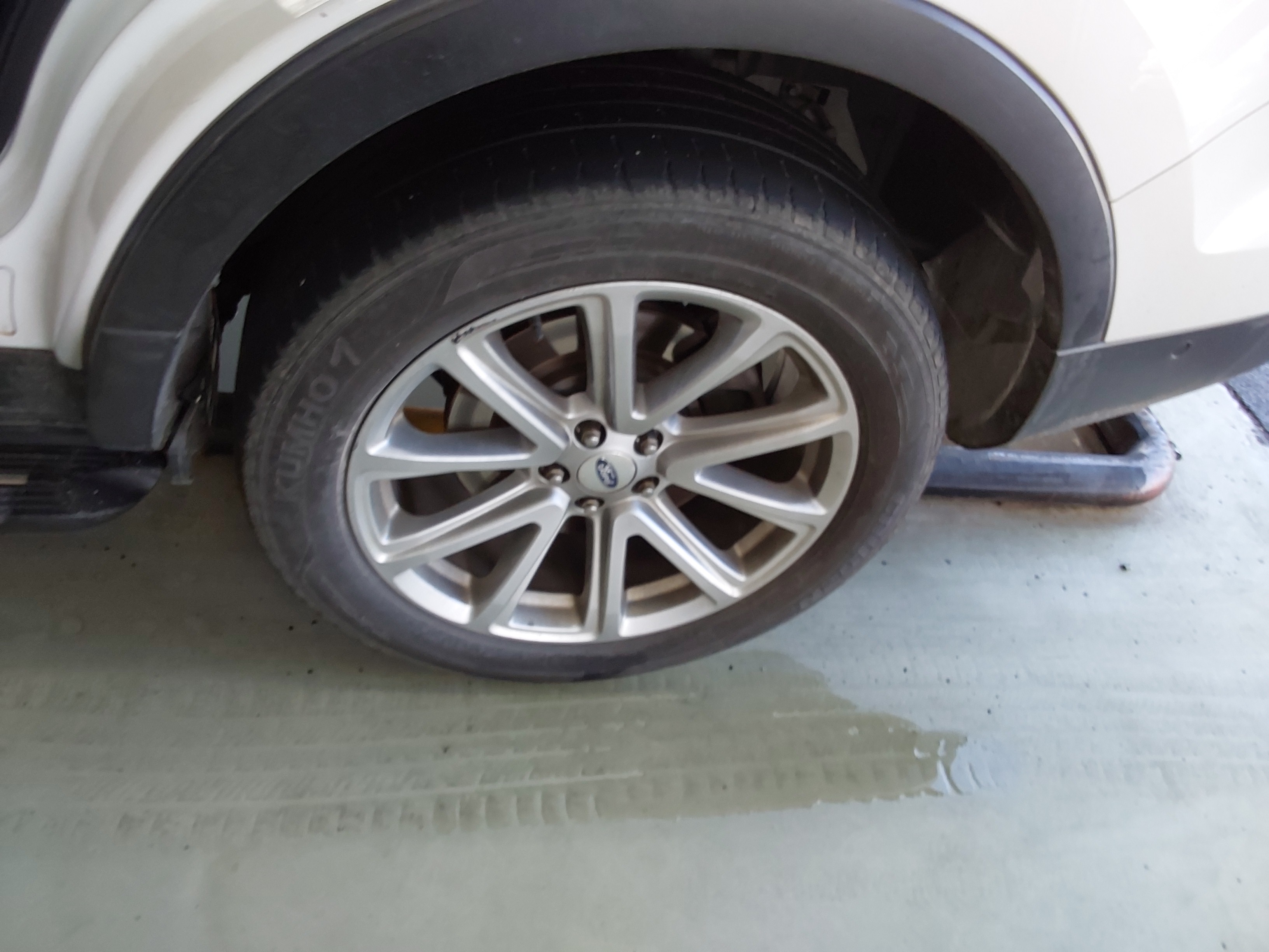 2016 - Ford Explorer