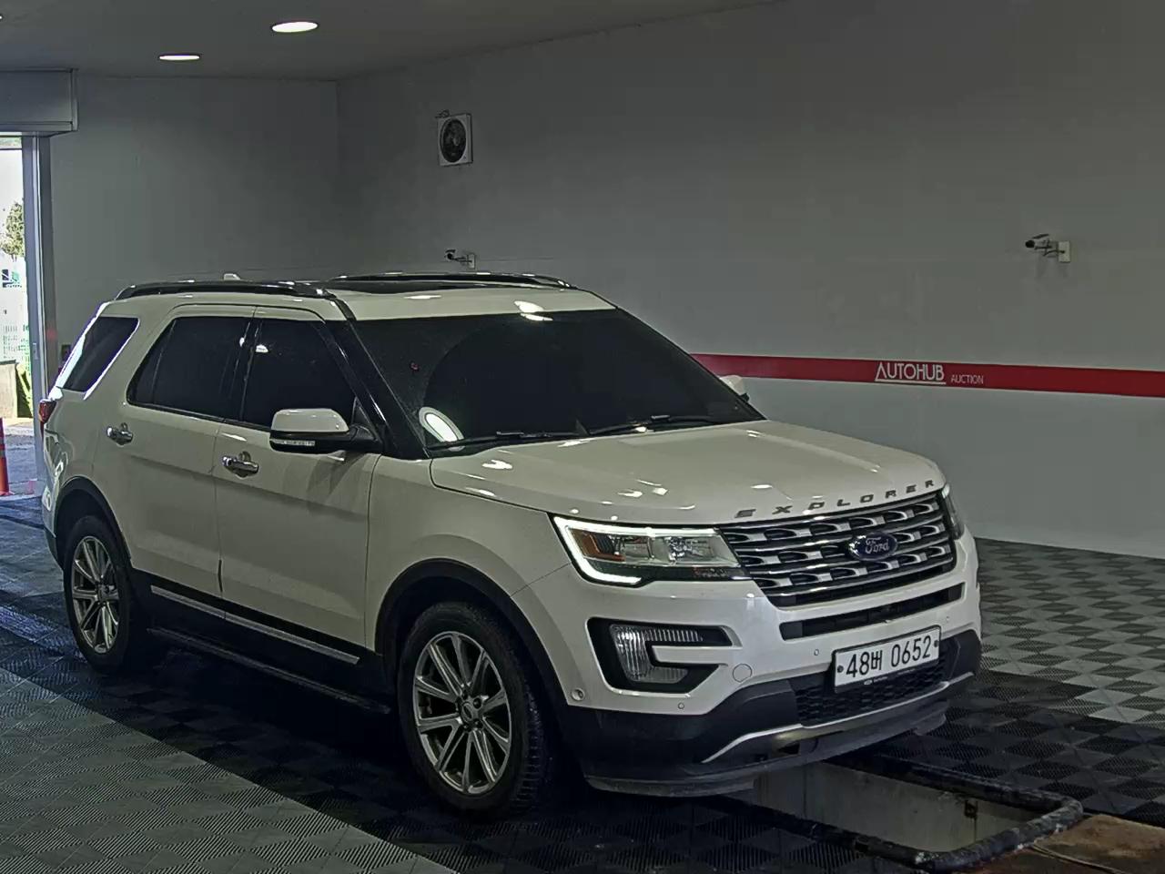 2016 - Ford Explorer