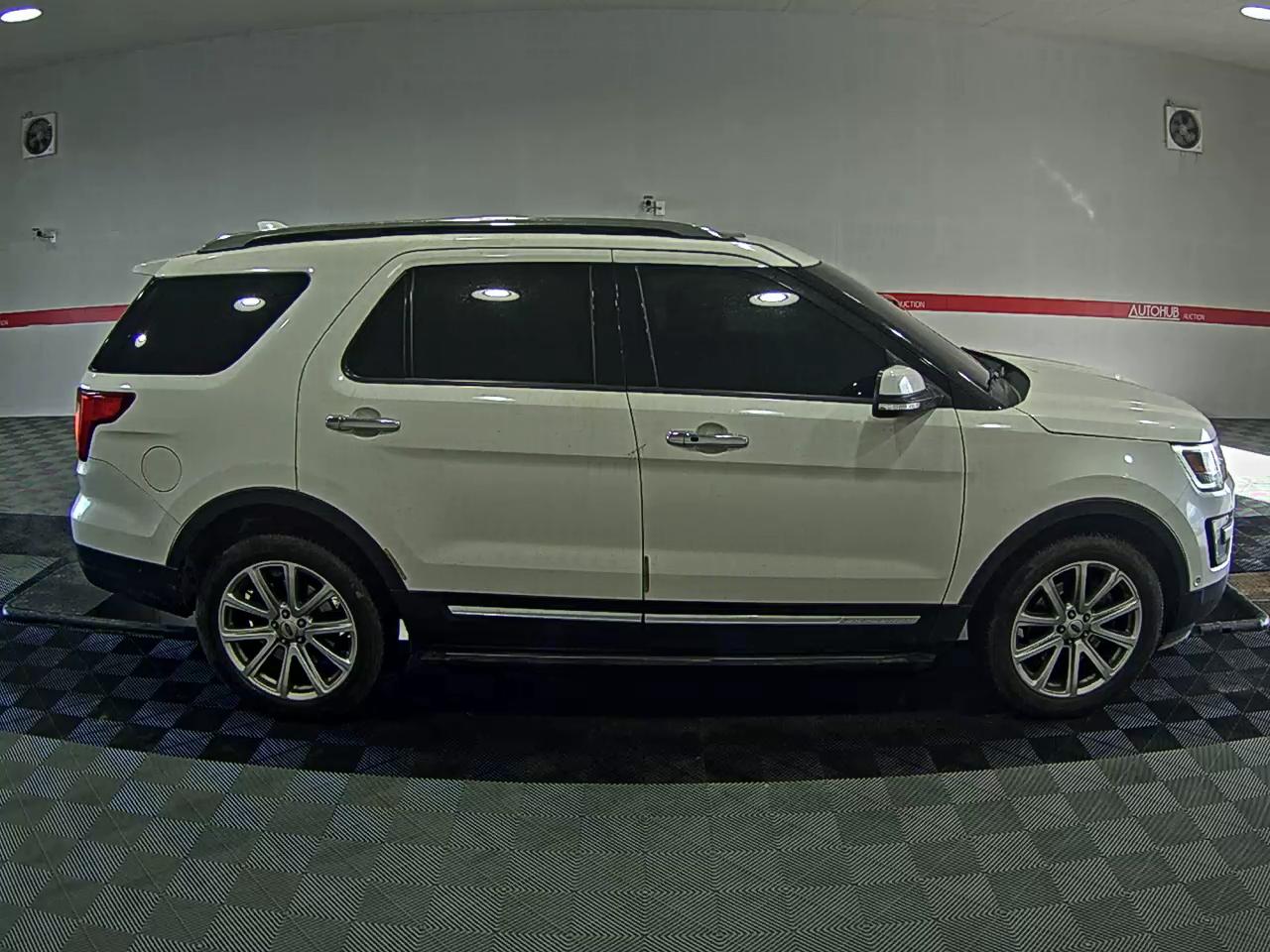 2016 - Ford Explorer