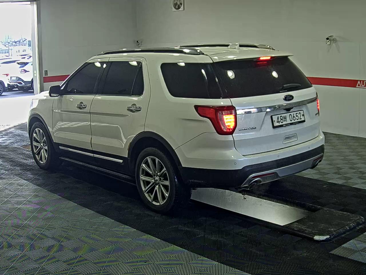 2016 - Ford Explorer