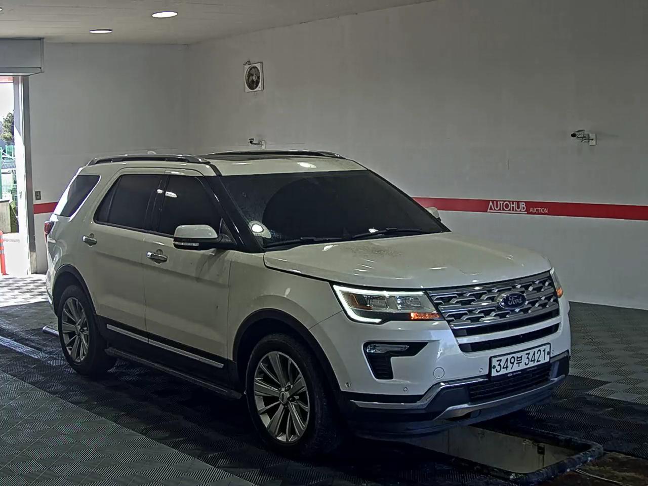 2019 - Ford Explorer