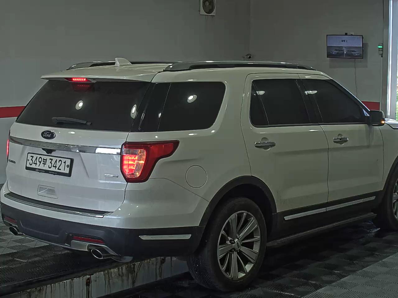 2019 - Ford Explorer