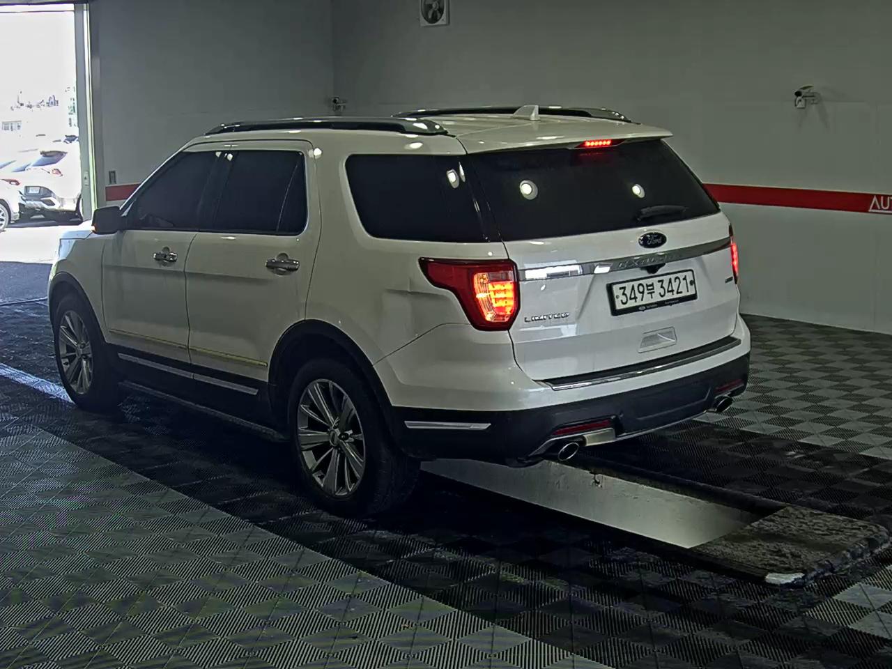 2019 - Ford Explorer