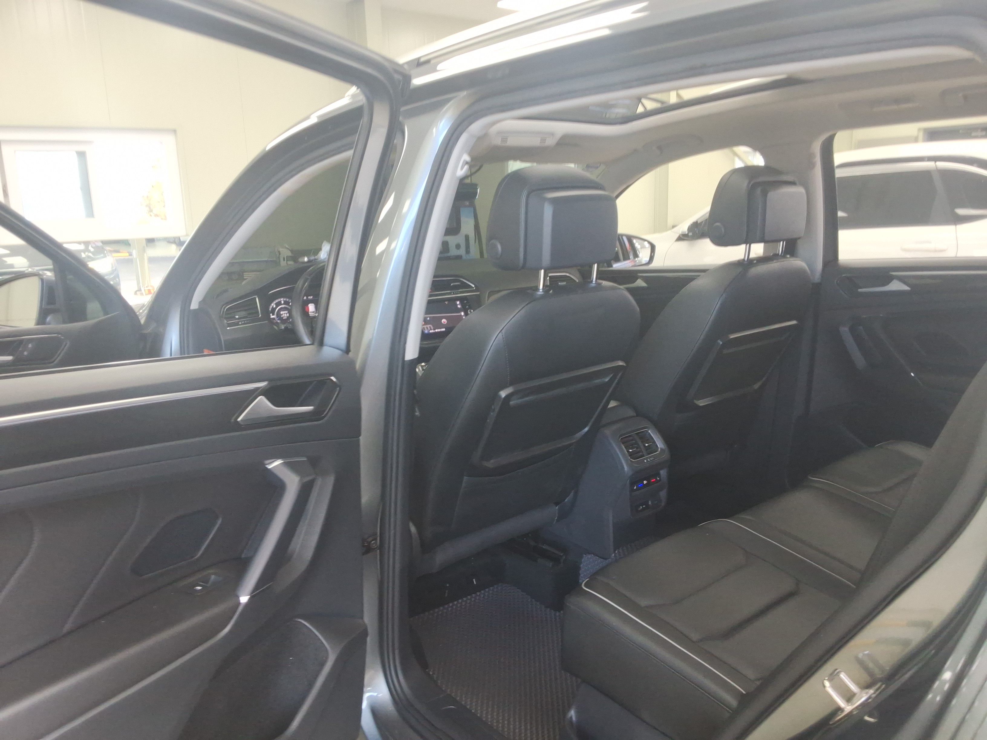 2018 - Volkswagen Tiguan